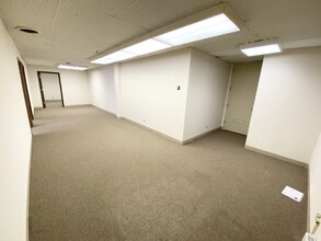 6200 N Hiawatha Ave, Chicago, IL for lease Interior Photo- Image 2 of 5