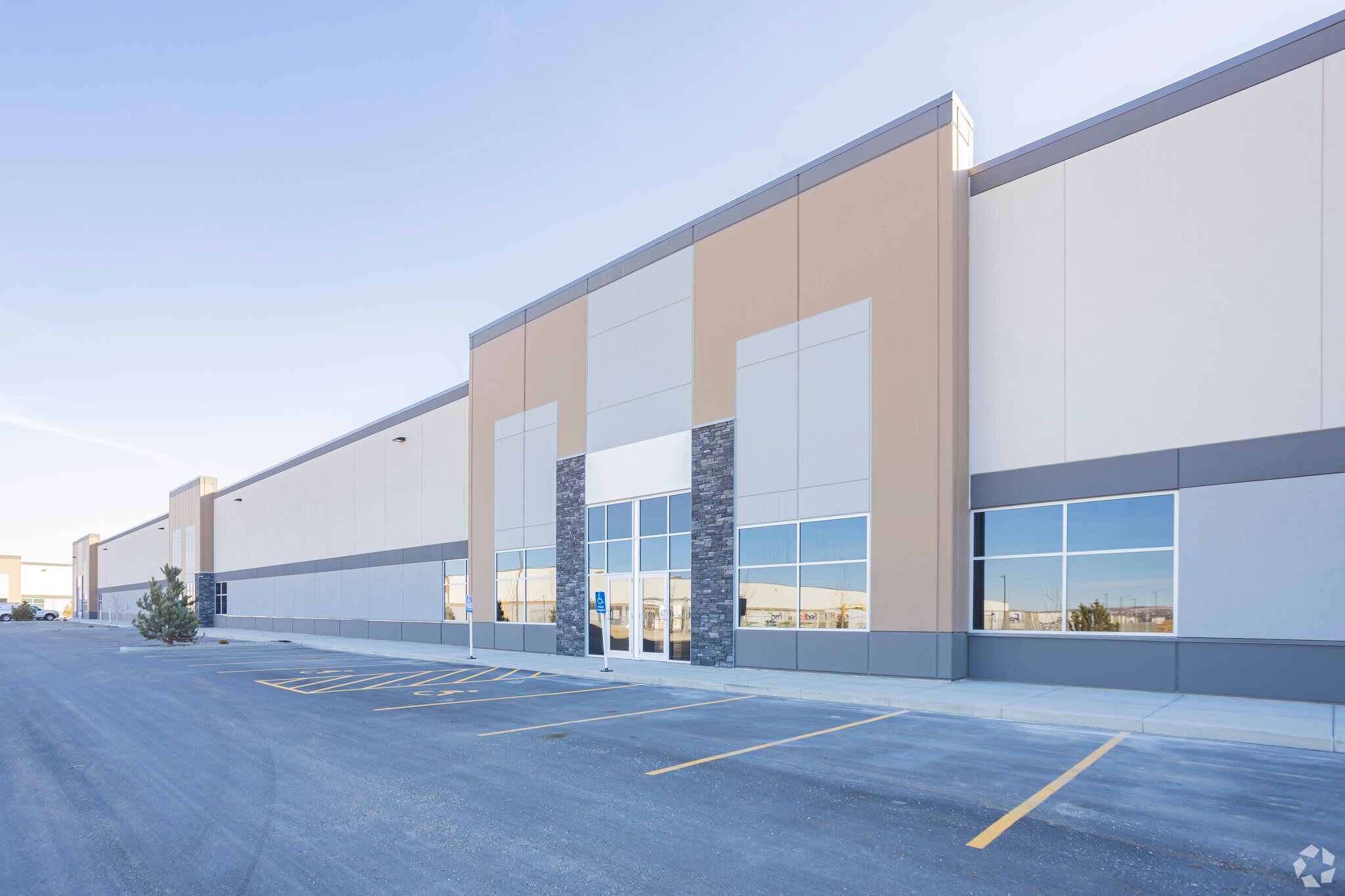 300 Aero Link NE, Calgary, AB for lease Primary Photo- Image 1 of 5