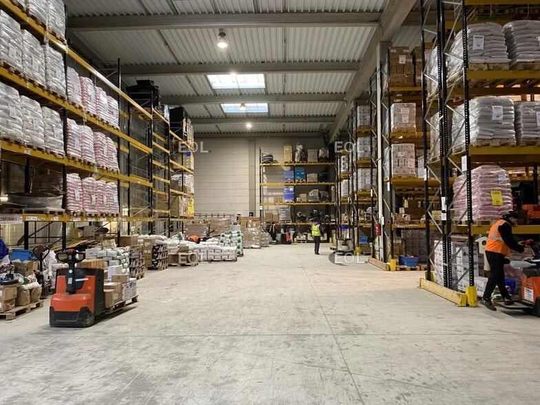 Industrial in Gennevilliers for lease - Building Photo - Image 1 of 8