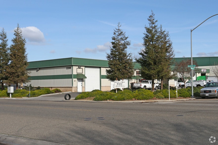 2200 Rockefeller Dr, Ceres, CA for lease - Primary Photo - Image 1 of 9