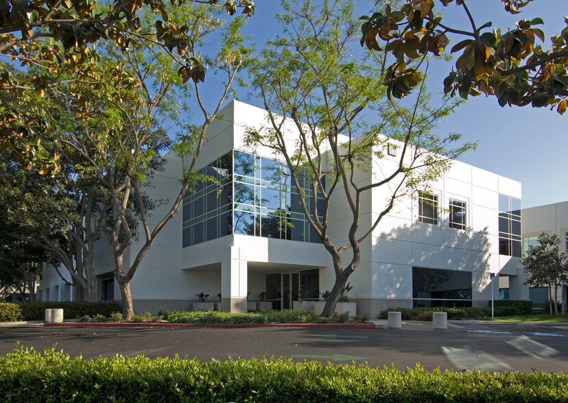 1 Technology Dr, Irvine, CA for lease - Building Photo - Image 3 of 27