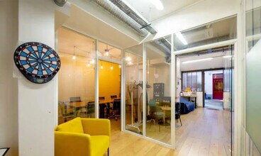 11 Rue Notre-Dame De Nazareth, Paris for lease Interior Photo- Image 2 of 8
