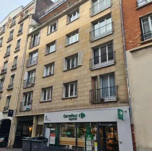 Office in Clichy for lease - Building Photo - Image 1 of 8