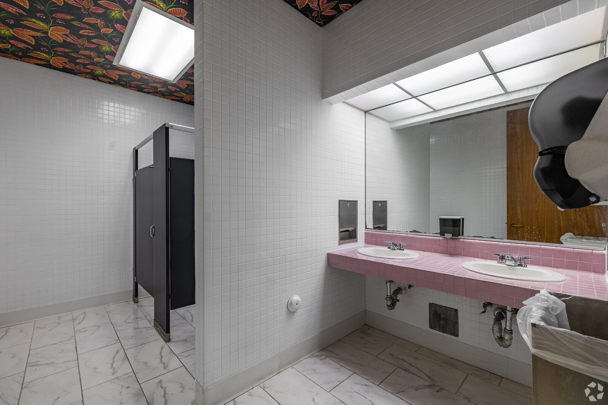 1225 W 190th St, Gardena, CA for lease Interior Photo- Image 1 of 2