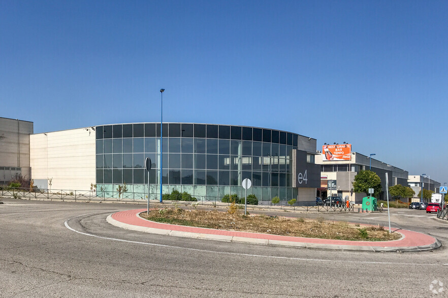 Industrial in Leganés, MAD for lease - Primary Photo - Image 1 of 5