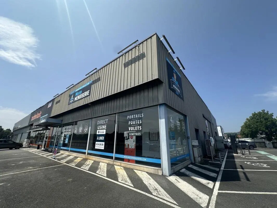 Retail in Marsac-sur-l'Isle for lease Building Photo- Image 1 of 7