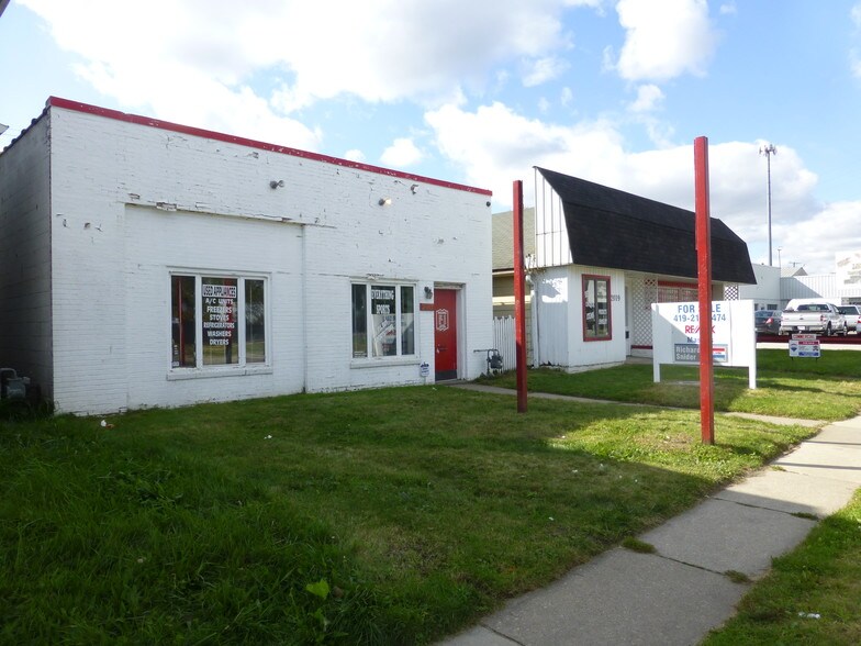 2017 W Sylvania Ave, Toledo, OH for sale - Building Photo - Image 1 of 1