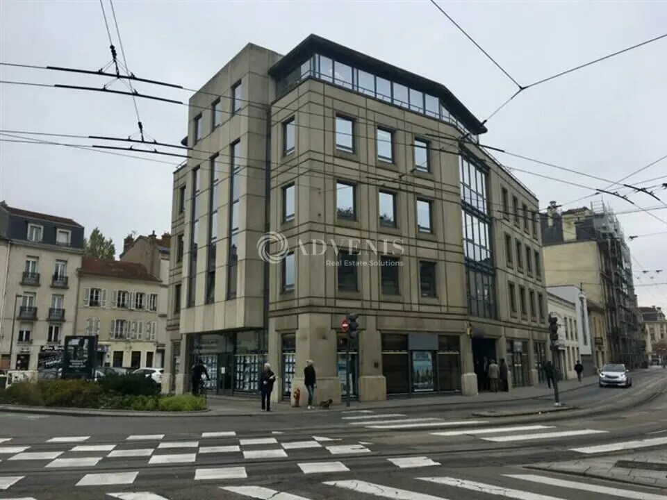 Location Bureaux 200 m² - Photo 1