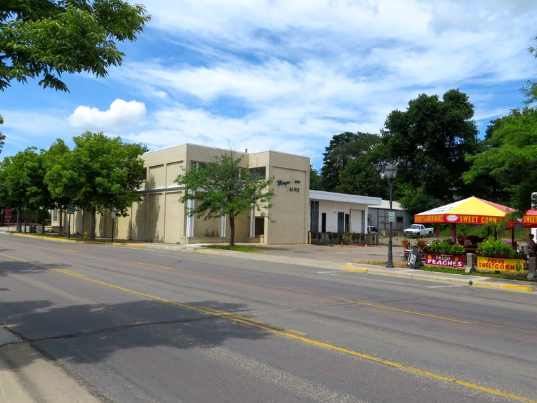 105 E Lake St, Wayzata, MN for sale - Primary Photo - Image 1 of 1