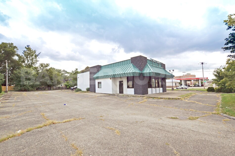 401 E Walnut St, Carbondale, IL for lease Primary Photo- Image 1 of 27