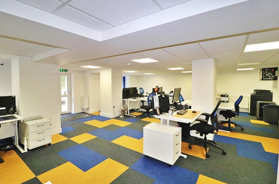 Cardiff Rd, Cardiff for sale - Interior Photo - Image 2 of 6