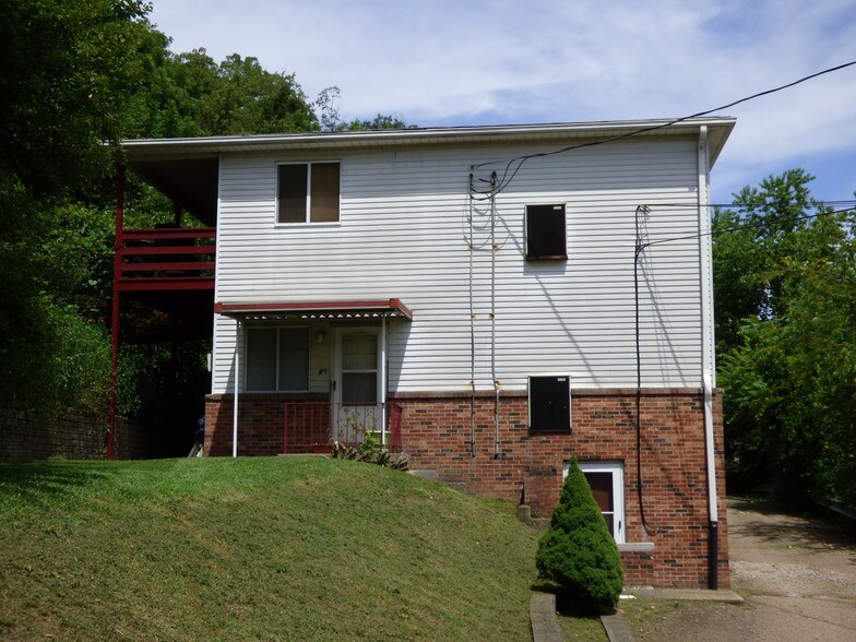 646 Millers Run Rd, Cuddy, PA 15031