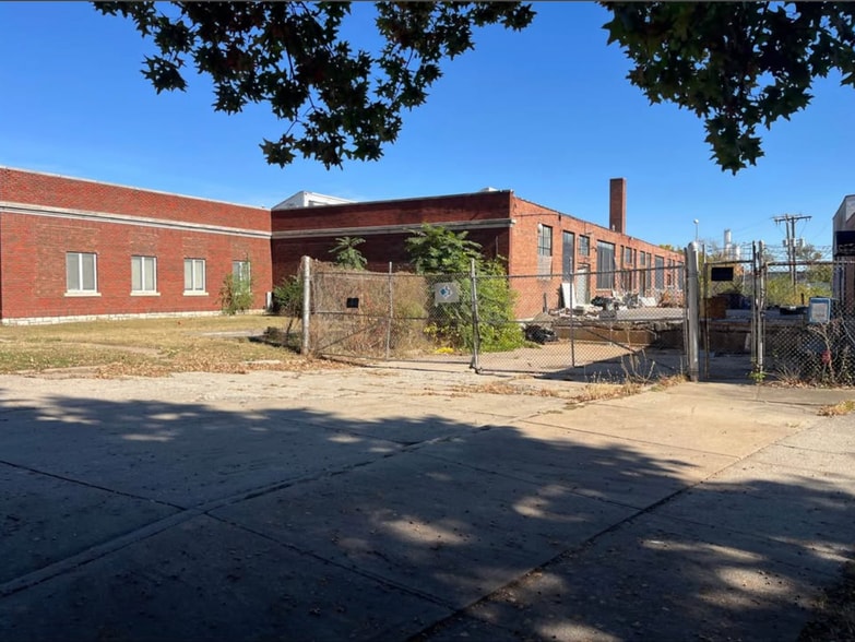 123 Belmont Blvd portfolio of 4 properties for sale on LoopNet.com - Building Photo - Image 3 of 11