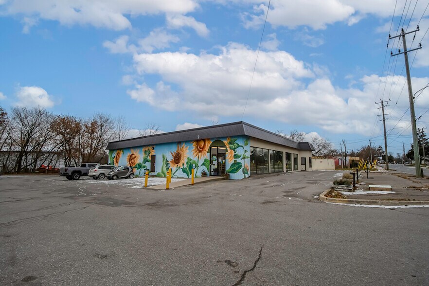 904 Water St, Peterborough, ON for lease - Building Photo - Image 2 of 35