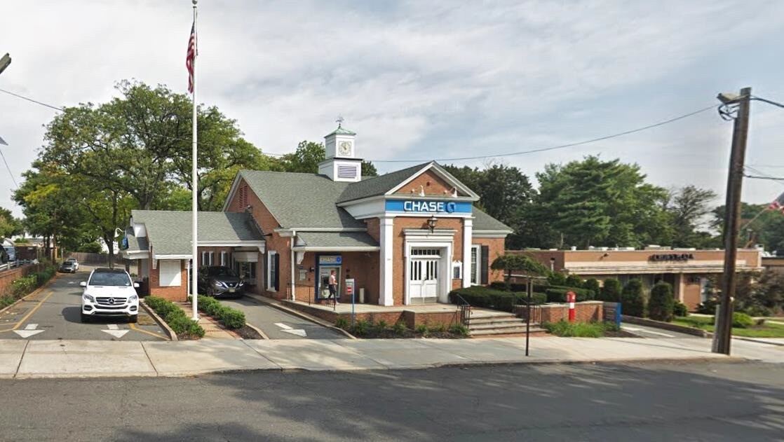 205 Cedar Ln, Teaneck, NJ 07666