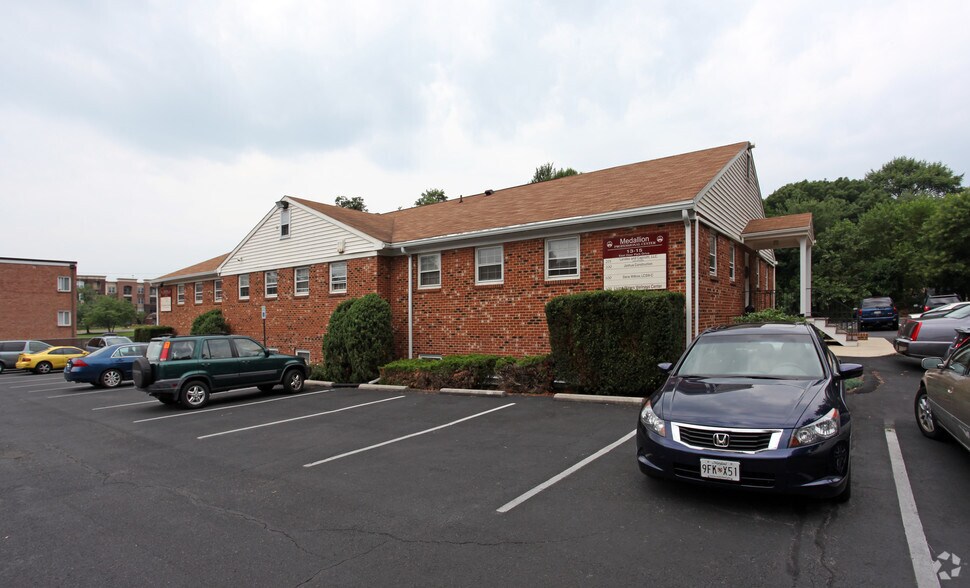 13-15 E Deer Park Dr, Gaithersburg, MD for sale - Building Photo - Image 2 of 5