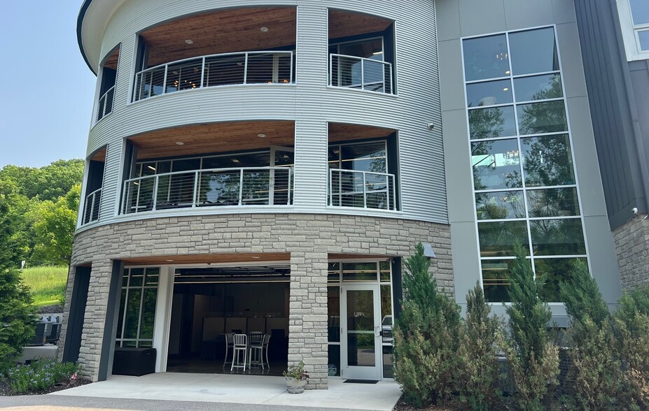 8066 E Fulton St, Ada, MI for lease - Building Photo - Image 1 of 5