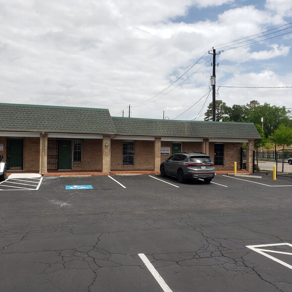 1111 Gessner Rd, Houston, TX for lease - Building Photo - Image 1 of 22