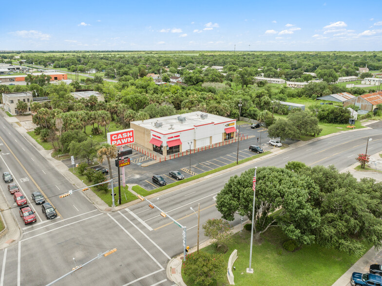 201 W Houston St, Beeville, TX for sale - Primary Photo - Image 1 of 1