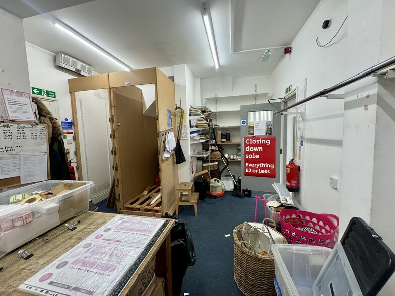 22 High St, Rushden for lease - Building Photo - Image 3 of 4