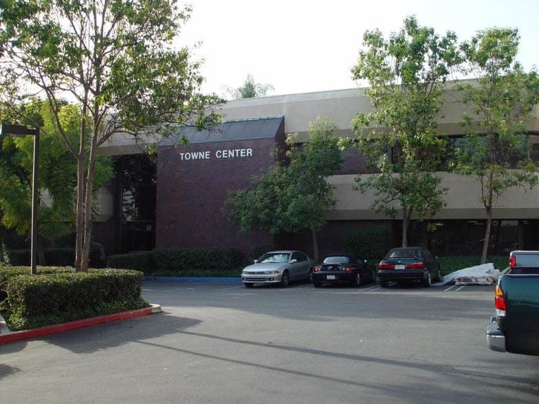 1900 Royalty Dr, Pomona, CA for lease - Building Photo - Image 2 of 14