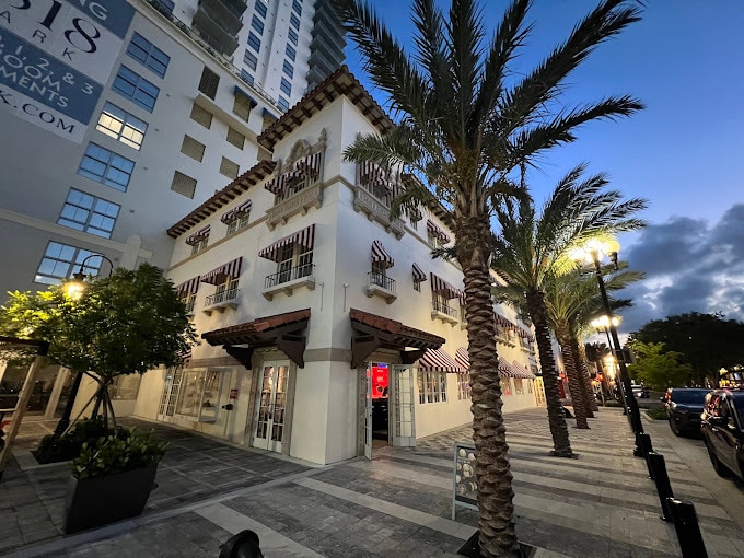 1820 Hollywood Blvd, Hollywood, FL for lease - Building Photo - Image 3 of 9