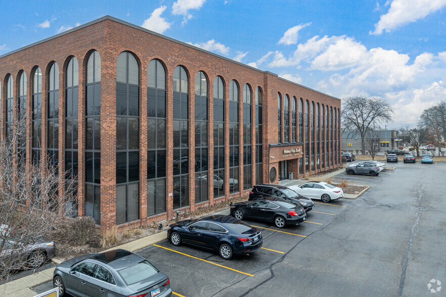2021 Midwest Rd, Oak Brook, IL for sale - Primary Photo - Image 1 of 3