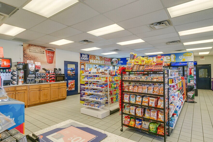 508 Henslee Dr, Dickson, TN for sale - Interior Photo - Image 1 of 1