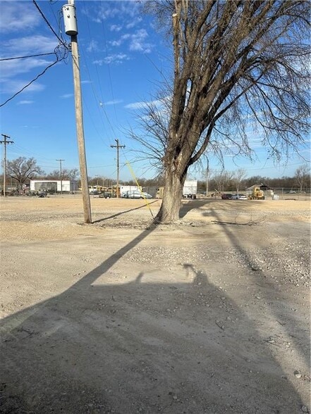 313 W Wilson St, Ottawa, KS for sale - Building Photo - Image 3 of 4
