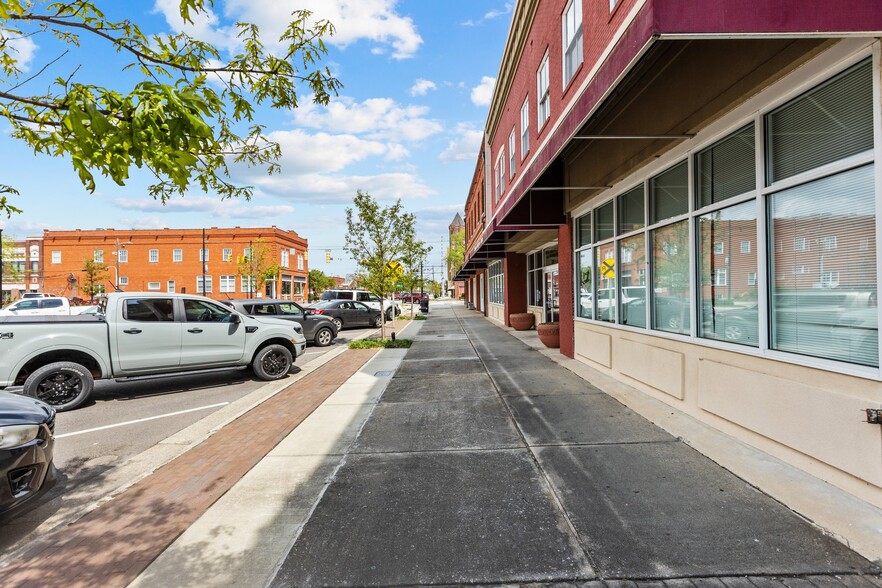 327 N Queen St, Kinston, NC for sale - Building Photo - Image 2 of 39