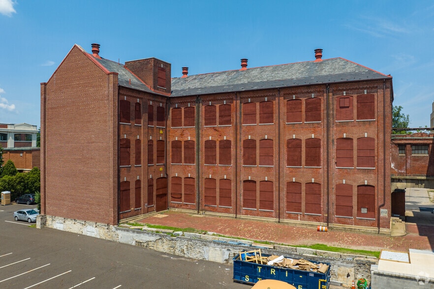 2275 Bridge St- Building 212, Philadelphia, PA for sale - Building Photo - Image 1 of 3