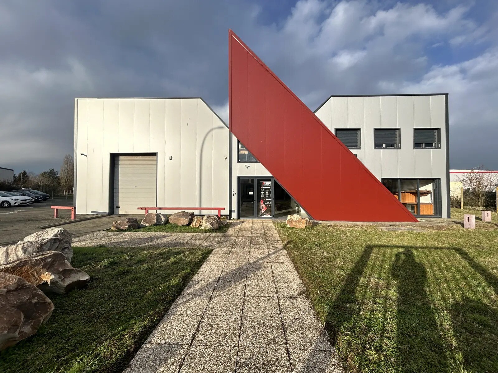 Retail in Dreux for lease Building Photo- Image 1 of 9