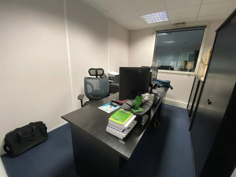 Office in Pacé for sale - Interior Photo - Image 3 of 8