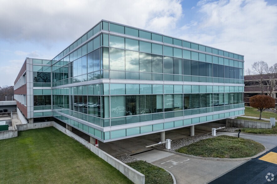 930 Sylvan Ave, Englewood Cliffs, NJ for lease - Building Photo - Image 2 of 8