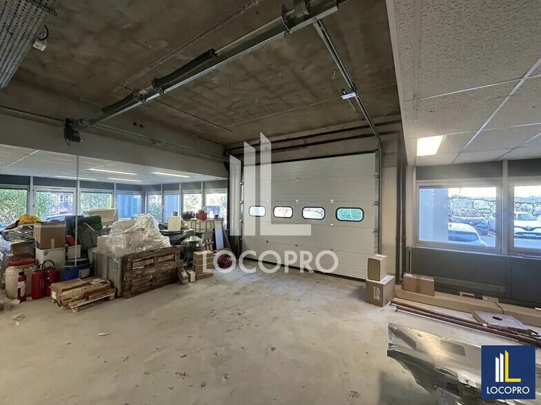 Flex in Valbonne for lease - Interior Photo - Image 1 of 3