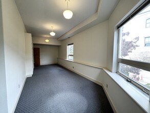 1701 NW Thurman St, Portland, OR for lease Interior Photo- Image 2 of 5