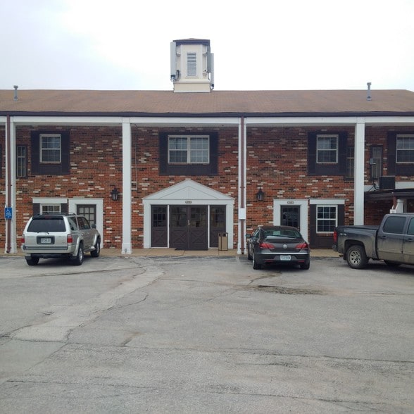 3145-3159 Fee Fee Rd, Bridgeton, MO for sale - Building Photo - Image 1 of 1