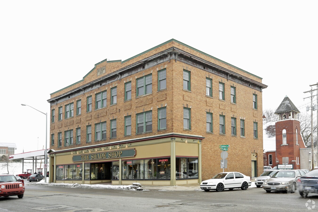 422 Leonard St NW, Grand Rapids, MI 49504