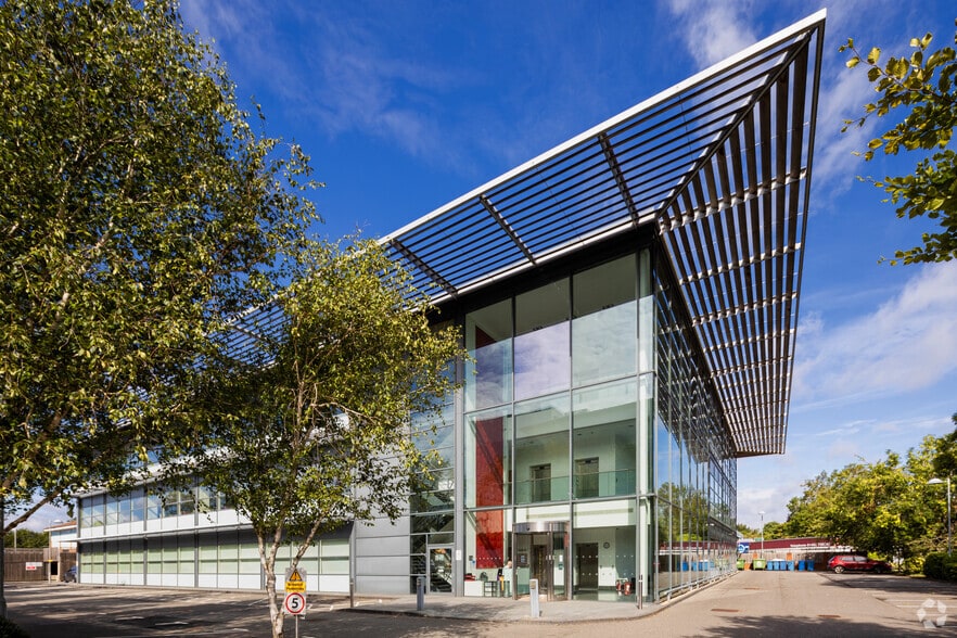 Norreys Dr, Maidenhead for lease - Building Photo - Image 2 of 10