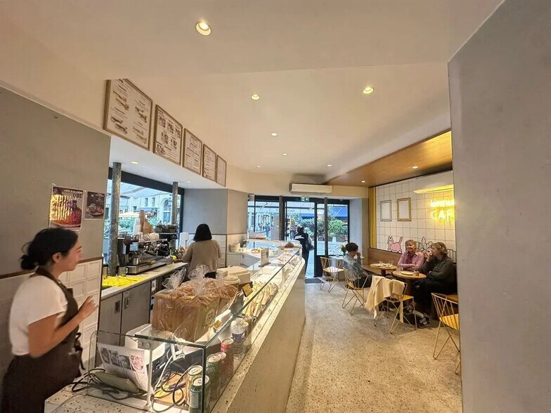 Retail in Paris for lease - Interior Photo - Image 1 of 5