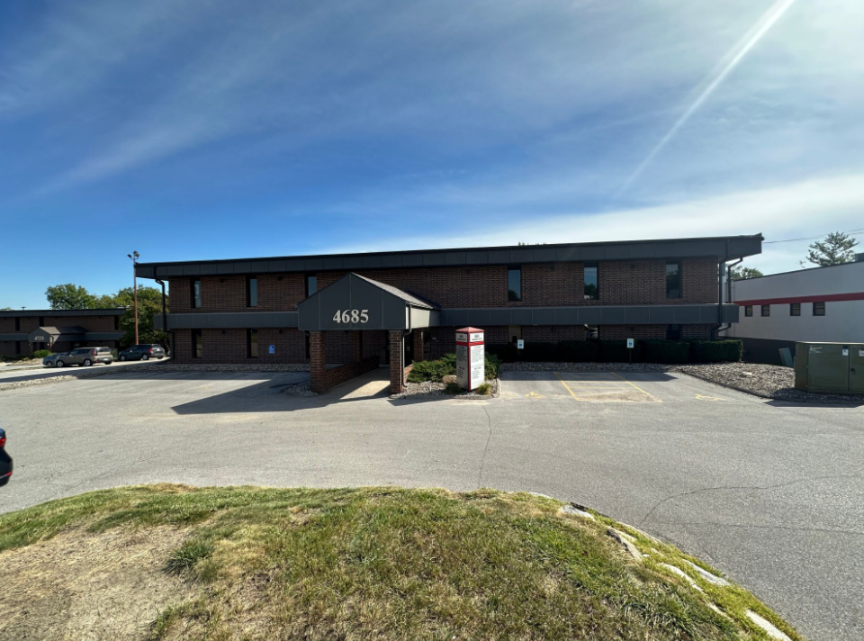 4685 Merle Hay Rd, Des Moines, IA for lease Building Photo- Image 1 of 9