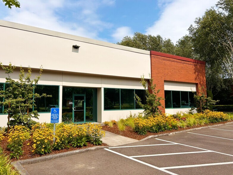 7425 NW Evergreen Pky, Hillsboro, OR for lease - Building Photo - Image 3 of 6