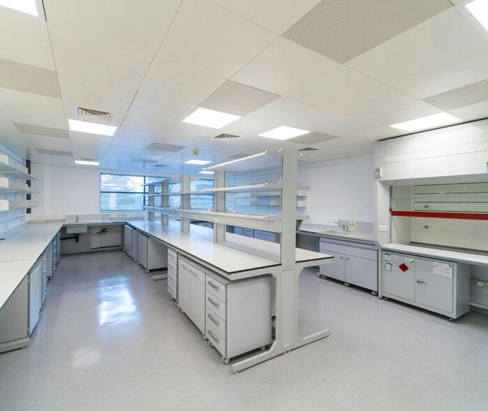 Cambridge Rd, Cambridge for lease - Interior Photo - Image 2 of 3