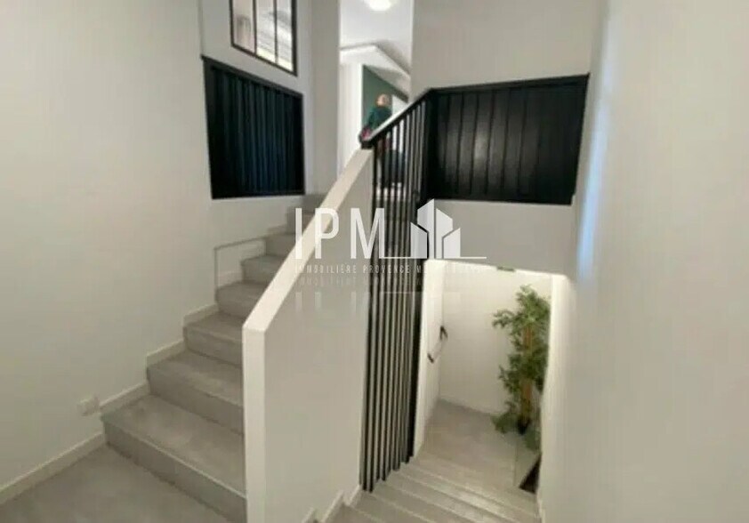 Office in La Valette-du-Var for lease - Interior Photo - Image 3 of 5