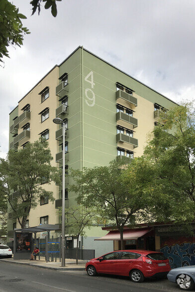 Calle Manojo de Rosas, 49, Madrid, Madrid for lease - Building Photo - Image 2 of 2