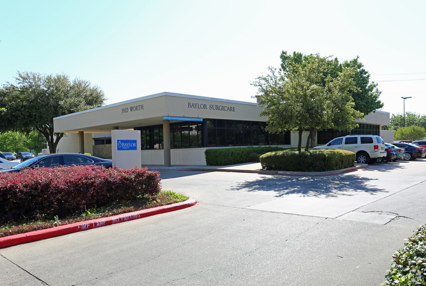 3920 Worth St, Dallas, TX for lease - Primary Photo - Image 1 of 11