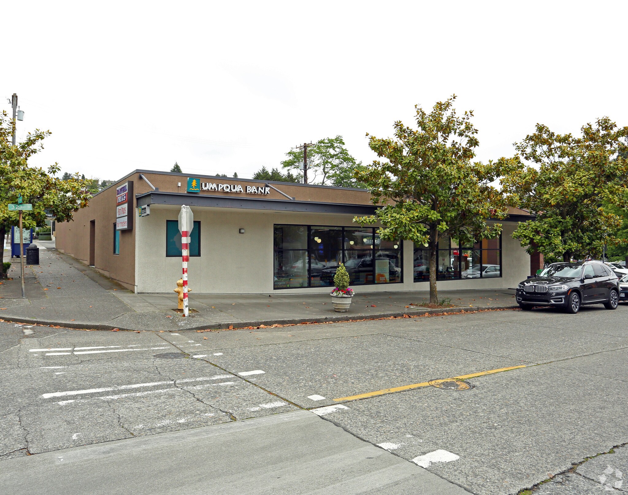 2236 32nd Ave W, Seattle, WA for sale Primary Photo- Image 1 of 1