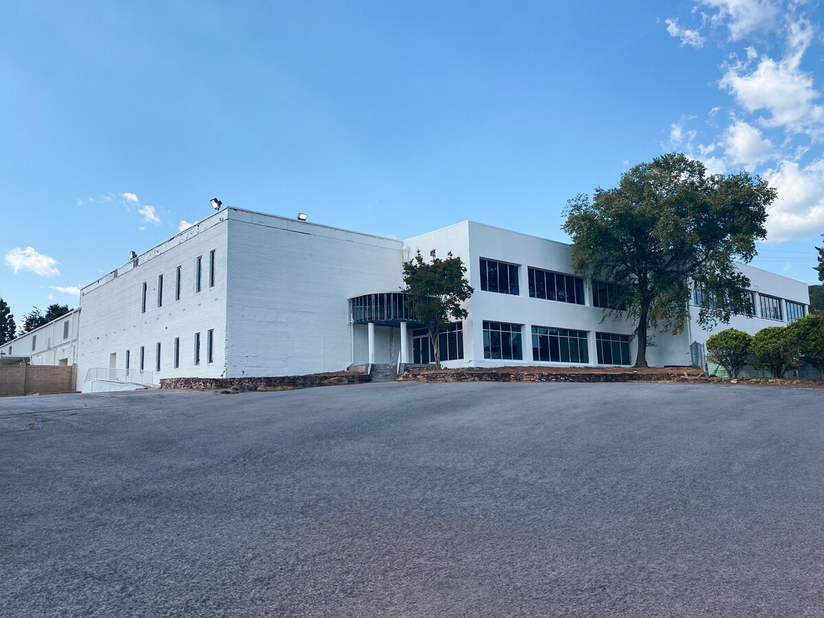 1385 Collier Rd, Atlanta, GA 30318 Collier West