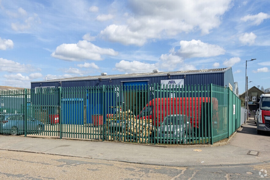 Manchester Way, Dagenham for lease - Building Photo - Image 2 of 2