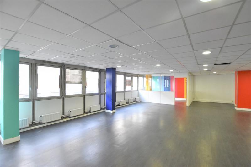 Office in Paris for lease - Building Photo - Image 1 of 7